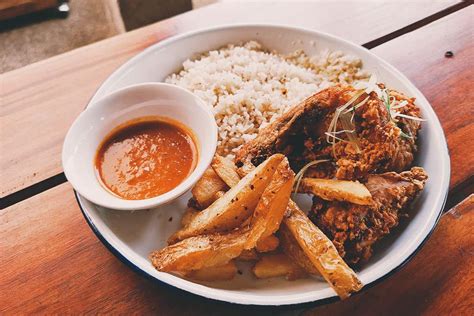 SABONG FRIED CHICKEN .